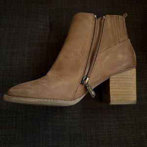 Blondo ankle boots size 6.5